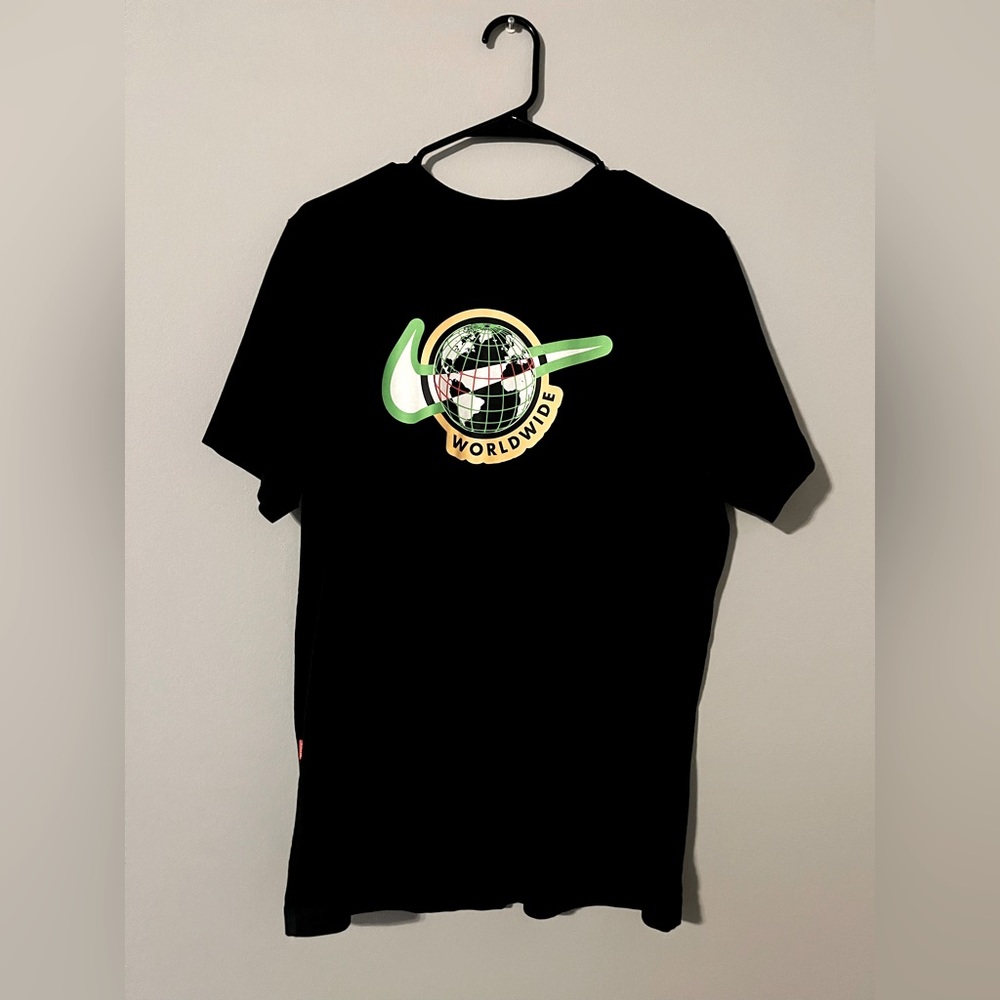 Men’s Nike shirt size M